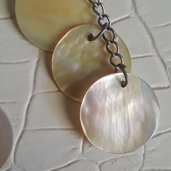 Shell earrings - Picture 3 of 5